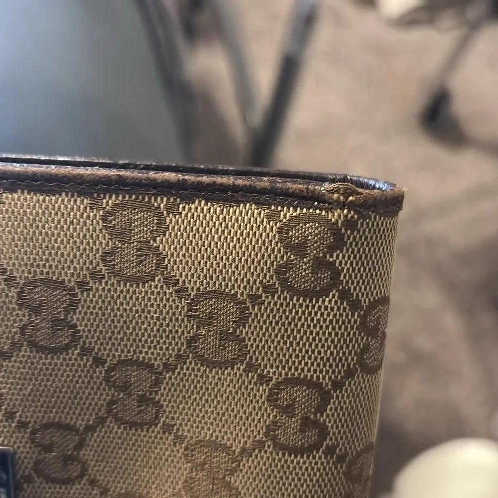 Gucci Tan and Brown Monogram Wallet - Picture 9 of 11